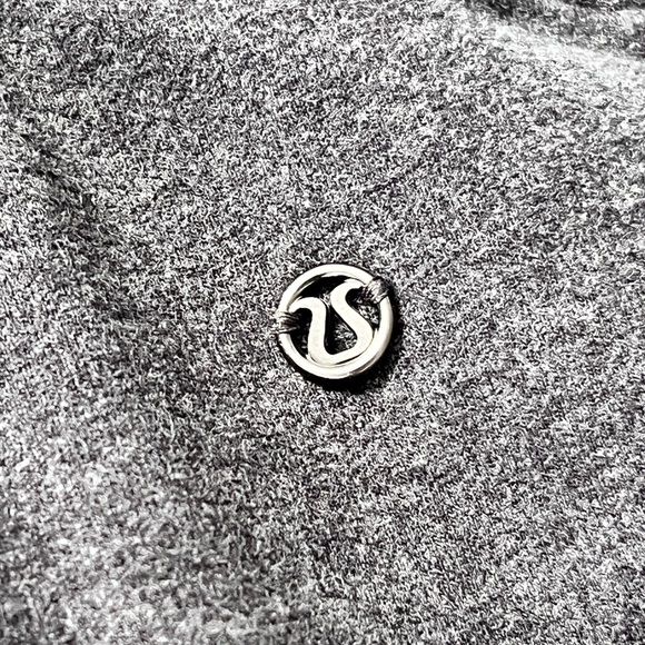 LULULEMON | 10 | ON THE DOUBLE | Turtleneck - Picture 15 of 15